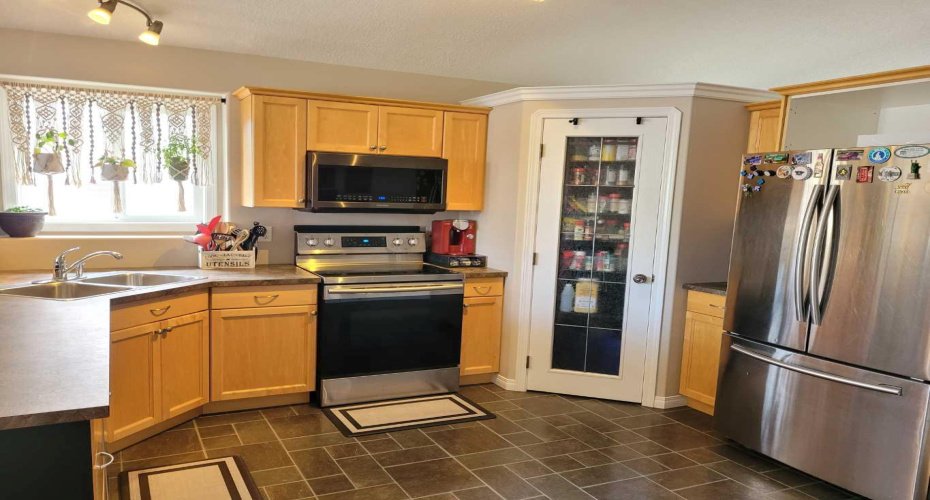 9217 129 Avenue, Grande Prairie, Alberta T8X1R5, 4 Bedroom Bedrooms, 0 ,3 BathroomBathrooms,Residential,For Sale,129,0,A2327216