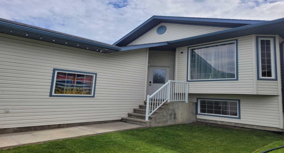 9217 129 Avenue, Grande Prairie, Alberta T8X1R5, 4 Bedroom Bedrooms, 0 ,3 BathroomBathrooms,Residential,For Sale,129,0,A2327216