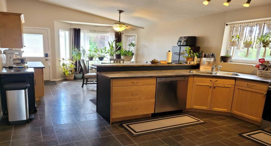 9217 129 Avenue, Grande Prairie, Alberta T8X1R5, 4 Bedroom Bedrooms, 0 ,3 BathroomBathrooms,Residential,For Sale,129,0,A2327216