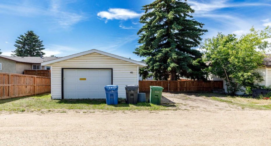 41 Mcdougall Crescent, Red Deer, Alberta T4R 1T2, 4 Bedroom Bedrooms, 0 ,2 BathroomBathrooms,Residential,For Sale,Mcdougall,0,A2327217