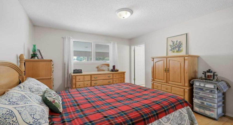 5709 56 Avenue, Lacombe, Alberta T4L 1N6, 5 Bedroom Bedrooms, 0 ,3 BathroomBathrooms,Residential,For Sale,56,0,A2327222