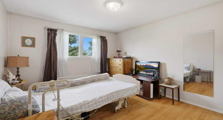 5709 56 Avenue, Lacombe, Alberta T4L 1N6, 5 Bedroom Bedrooms, 0 ,3 BathroomBathrooms,Residential,For Sale,56,0,A2327222