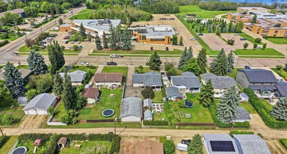 5709 56 Avenue, Lacombe, Alberta T4L 1N6, 5 Bedroom Bedrooms, 0 ,3 BathroomBathrooms,Residential,For Sale,56,0,A2327222