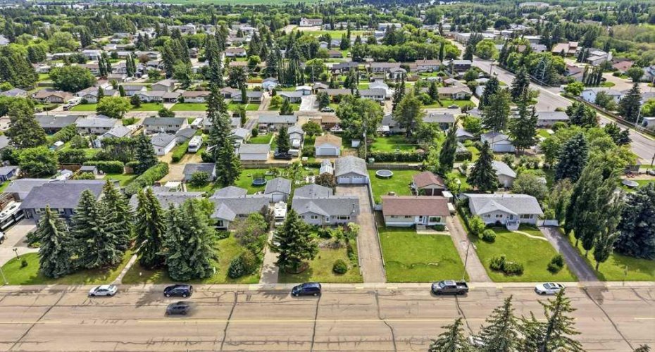 5709 56 Avenue, Lacombe, Alberta T4L 1N6, 5 Bedroom Bedrooms, 0 ,3 BathroomBathrooms,Residential,For Sale,56,0,A2327222