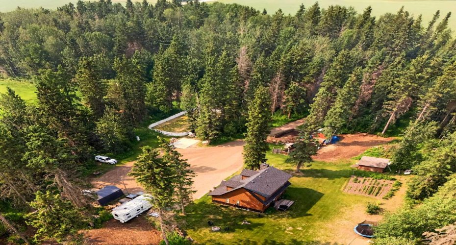 106065 Highway 697, Rural Mackenzie County, Alberta T0H 2H0, 4 Bedroom Bedrooms, 0 ,3 BathroomBathrooms,Residential,For Sale,Highway 697,0,A2327262