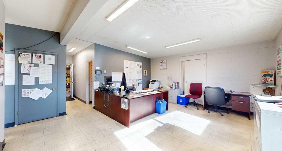 666 15 Street, Medicine Hat, Alberta T1A4W3, 0 , 0 ,0,Commercial,For Lease,15,0,A2327268
