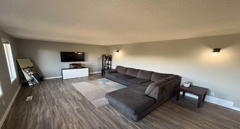 10709 89 Street, Peace River, Alberta T8S 1S4, 4 Bedroom Bedrooms, 0 ,2 BathroomBathrooms,Residential,For Sale,89,0,A2327306