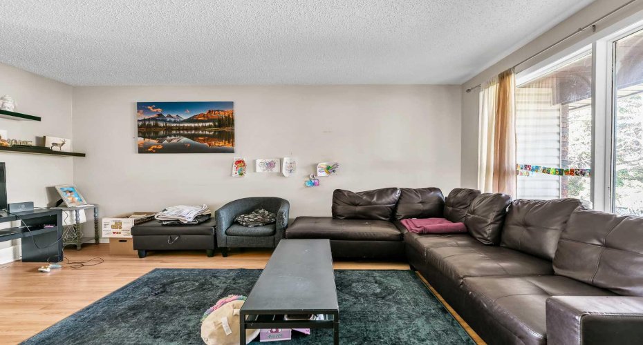 140 Dalhousie Road, Calgary, Alberta T3A 2H1, 3 Bedroom Bedrooms, 0 ,3 BathroomBathrooms,Residential,For Sale,Dalhousie,0,A2327325