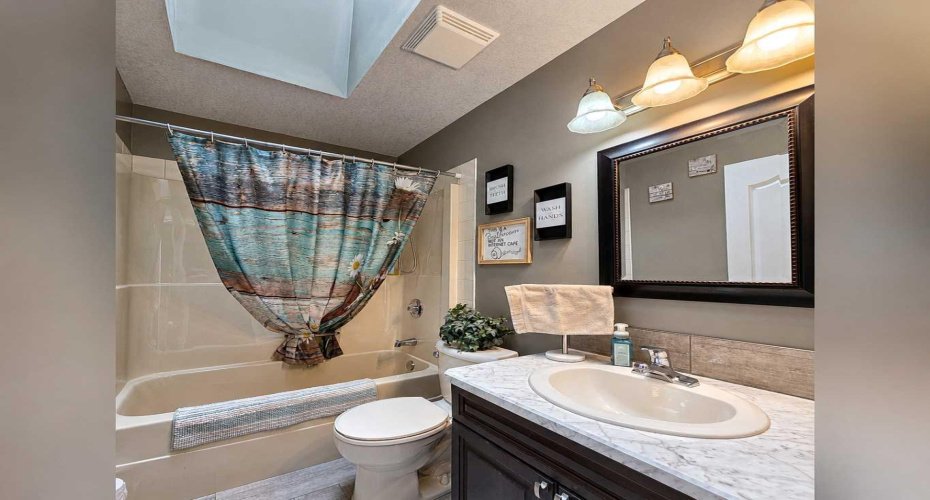 Main Floor 4 Piece Bathroom W/ Skylight.