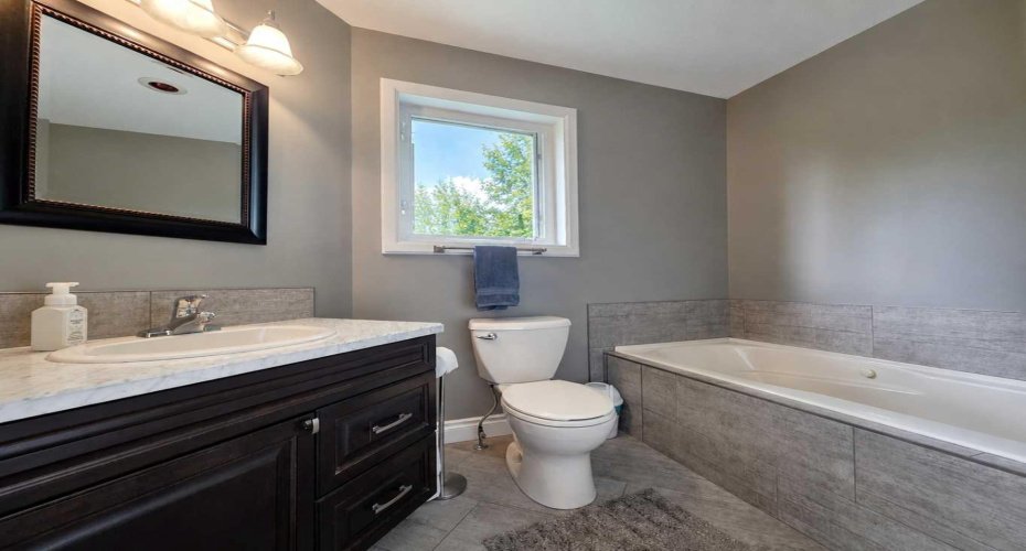 Ensuite Bathroom With Jetted Tub.