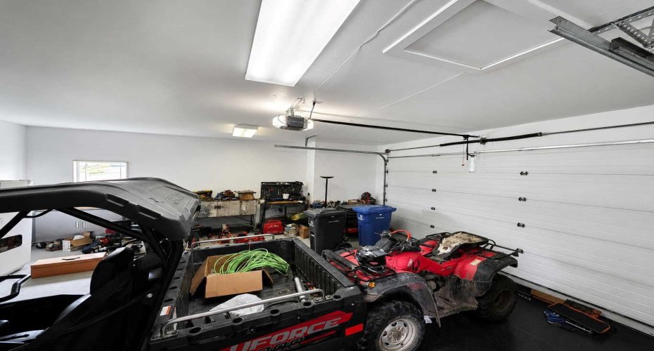 Infloor Heated Garage. Very Clean!