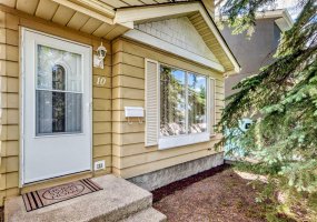 10 Erin Ridge Place, Calgary, Alberta T2B 2W8, 3 Bedroom Bedrooms, 0 ,2 BathroomBathrooms,Residential,For Sale,Erin Ridge,0,A2322175