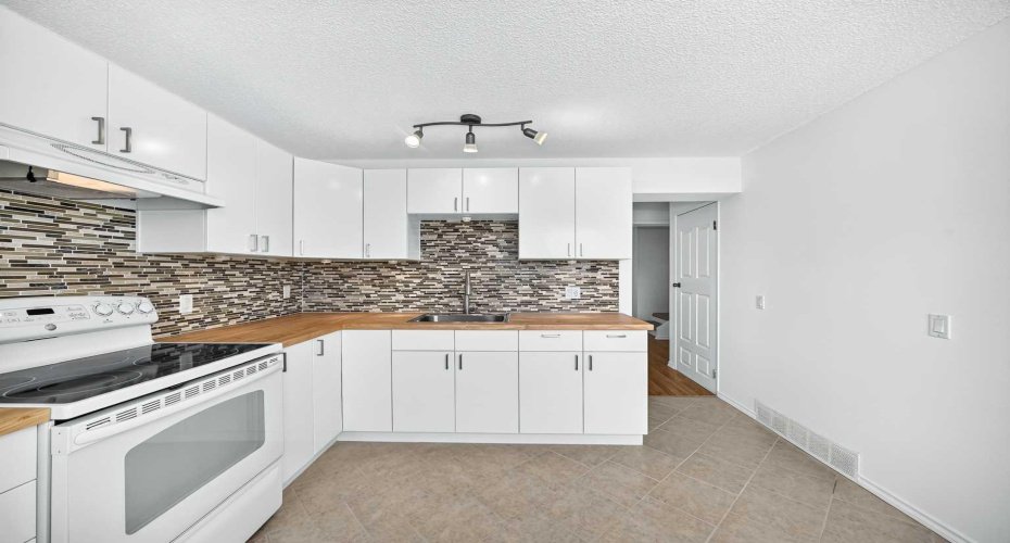10 Erin Ridge Place, Calgary, Alberta T2B 2W8, 3 Bedroom Bedrooms, 0 ,2 BathroomBathrooms,Residential,For Sale,Erin Ridge,0,A2322175