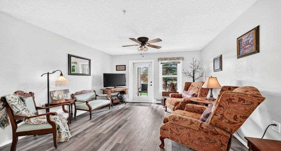 5000 Somervale Court, Calgary, Alberta T2Y4M1, 2 Bedroom Bedrooms, 0 ,1 BathroomBathrooms,Residential,For Sale,Somervale,0,A2322942