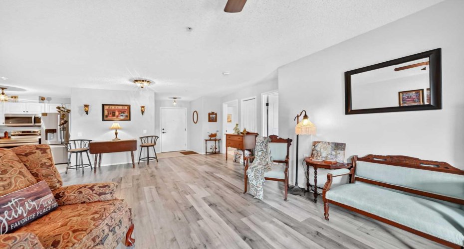 5000 Somervale Court, Calgary, Alberta T2Y4M1, 2 Bedroom Bedrooms, 0 ,1 BathroomBathrooms,Residential,For Sale,Somervale,0,A2322942