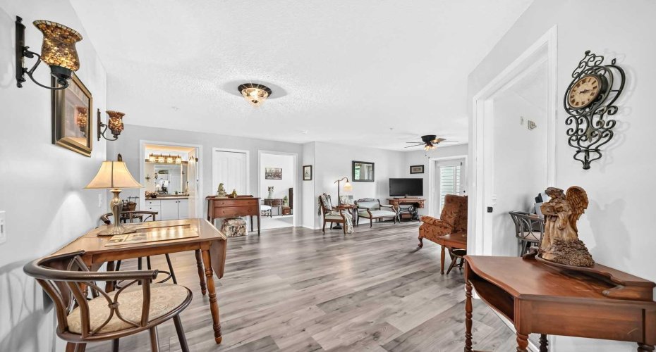 5000 Somervale Court, Calgary, Alberta T2Y4M1, 2 Bedroom Bedrooms, 0 ,1 BathroomBathrooms,Residential,For Sale,Somervale,0,A2322942
