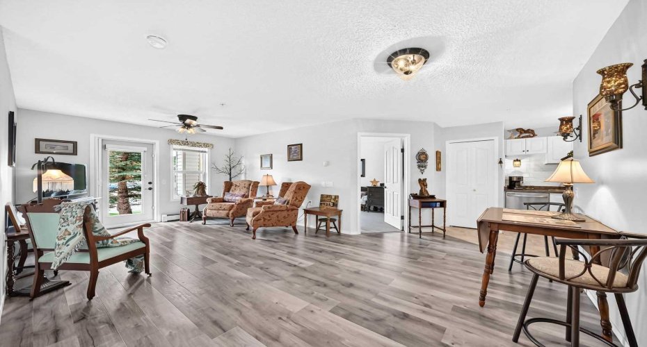 5000 Somervale Court, Calgary, Alberta T2Y4M1, 2 Bedroom Bedrooms, 0 ,1 BathroomBathrooms,Residential,For Sale,Somervale,0,A2322942