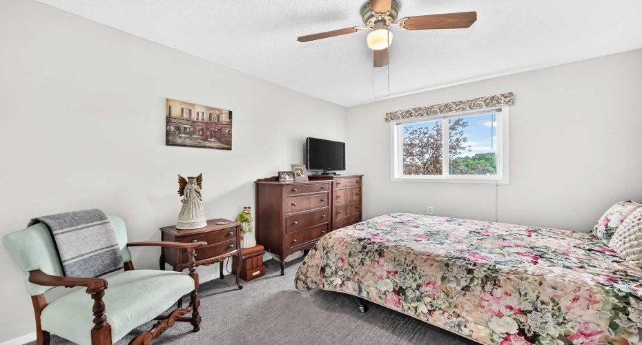 5000 Somervale Court, Calgary, Alberta T2Y4M1, 2 Bedroom Bedrooms, 0 ,1 BathroomBathrooms,Residential,For Sale,Somervale,0,A2322942