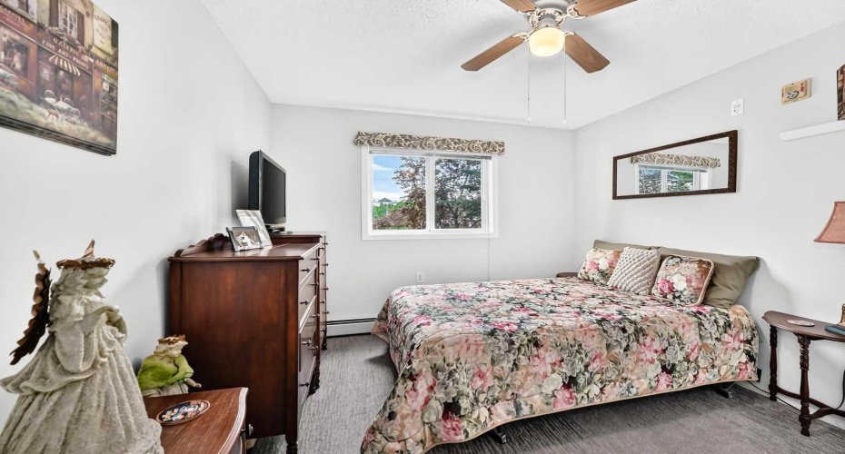 5000 Somervale Court, Calgary, Alberta T2Y4M1, 2 Bedroom Bedrooms, 0 ,1 BathroomBathrooms,Residential,For Sale,Somervale,0,A2322942