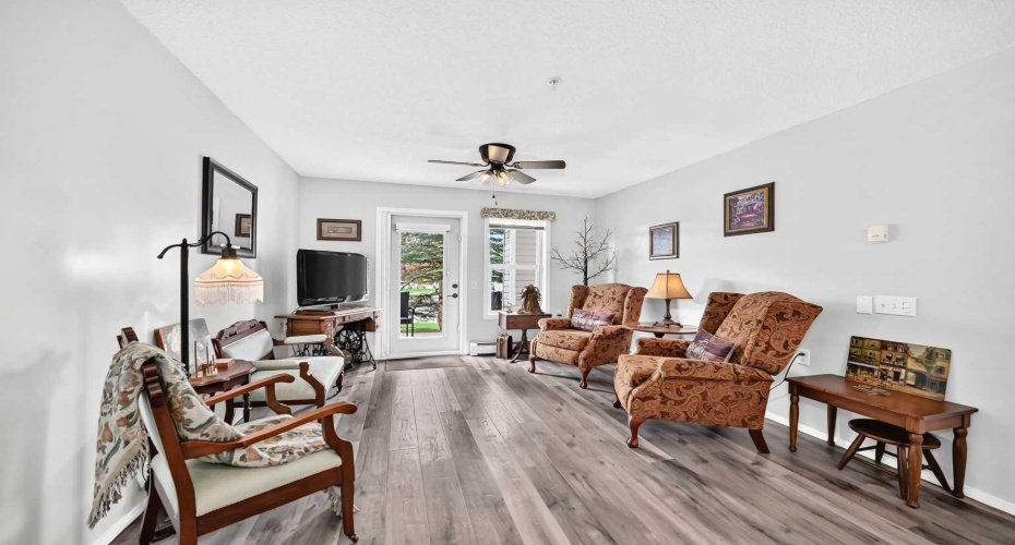 5000 Somervale Court, Calgary, Alberta T2Y4M1, 2 Bedroom Bedrooms, 0 ,1 BathroomBathrooms,Residential,For Sale,Somervale,0,A2322942