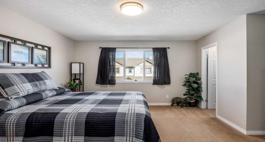 620 Luxstone Landing, Airdrie, Alberta T4B 0B6, 3 Bedroom Bedrooms, 0 ,3 BathroomBathrooms,Residential,For Sale,Luxstone,0,A2323168