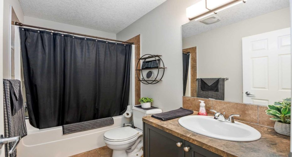 620 Luxstone Landing, Airdrie, Alberta T4B 0B6, 3 Bedroom Bedrooms, 0 ,3 BathroomBathrooms,Residential,For Sale,Luxstone,0,A2323168