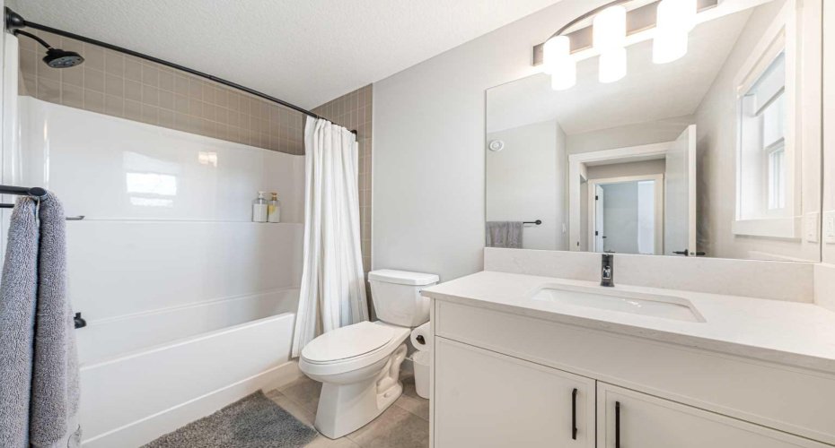 4pc Main bathroom