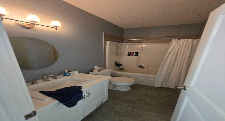 Main Floor 4 Piece Bathroom