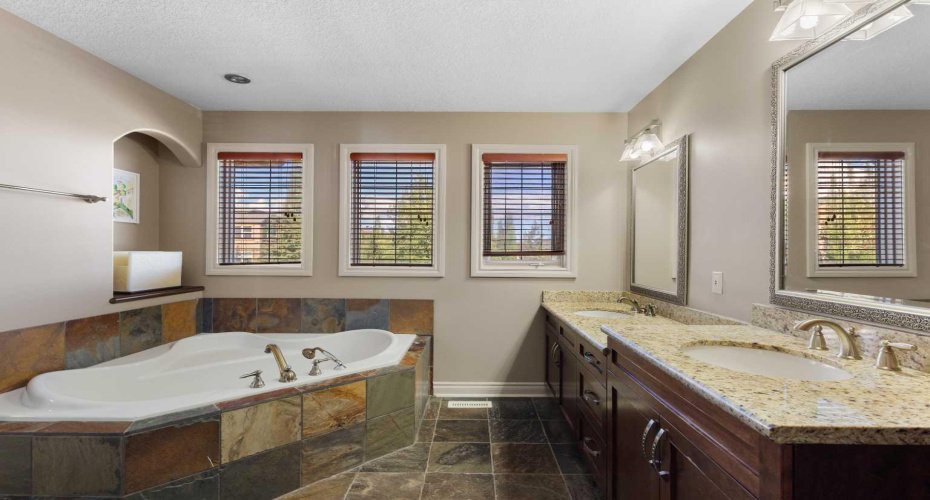 75 Discovery Ridge Mount, Calgary, Alberta T3H 5G2, 4 Bedroom Bedrooms, 0 ,4 BathroomBathrooms,Residential,For Sale,Discovery Ridge,0,A2323787