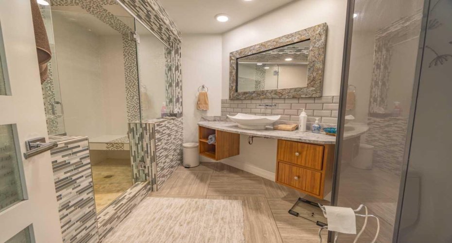 Primary en-suite