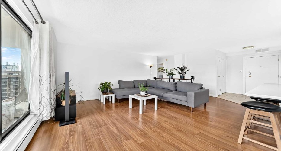 1330 15 Avenue, Calgary, Alberta T3C 3N7, 2 Bedroom Bedrooms, 0 ,1 BathroomBathrooms,Residential,For Sale,15,0,A2325150