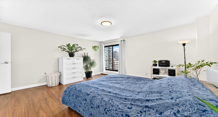 1330 15 Avenue, Calgary, Alberta T3C 3N7, 2 Bedroom Bedrooms, 0 ,1 BathroomBathrooms,Residential,For Sale,15,0,A2325150