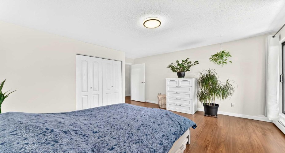 1330 15 Avenue, Calgary, Alberta T3C 3N7, 2 Bedroom Bedrooms, 0 ,1 BathroomBathrooms,Residential,For Sale,15,0,A2325150