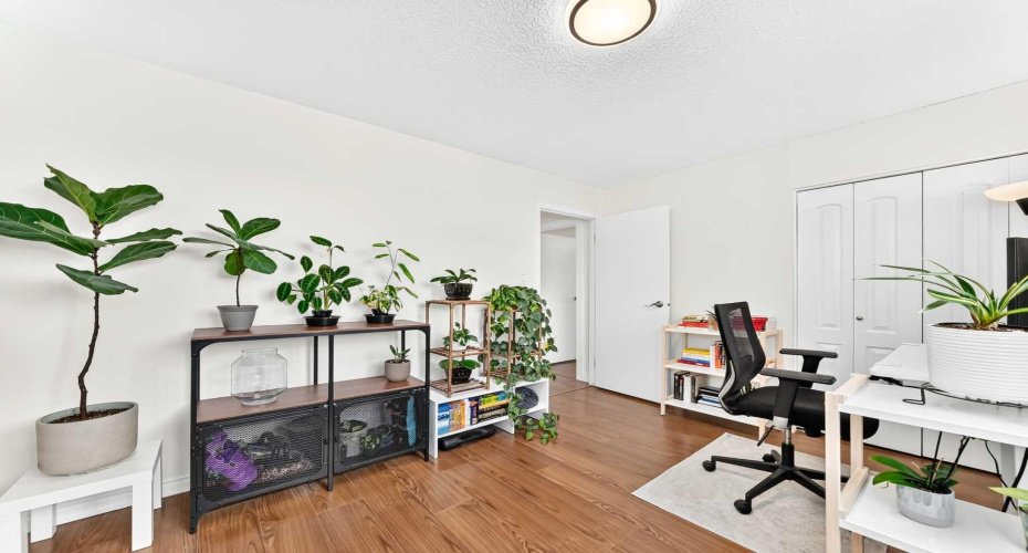 1330 15 Avenue, Calgary, Alberta T3C 3N7, 2 Bedroom Bedrooms, 0 ,1 BathroomBathrooms,Residential,For Sale,15,0,A2325150