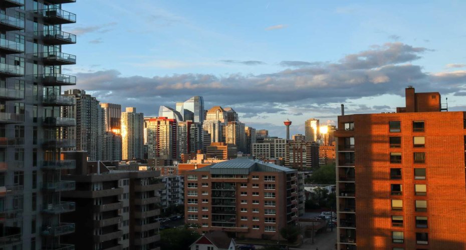 1330 15 Avenue, Calgary, Alberta T3C 3N7, 2 Bedroom Bedrooms, 0 ,1 BathroomBathrooms,Residential,For Sale,15,0,A2325150