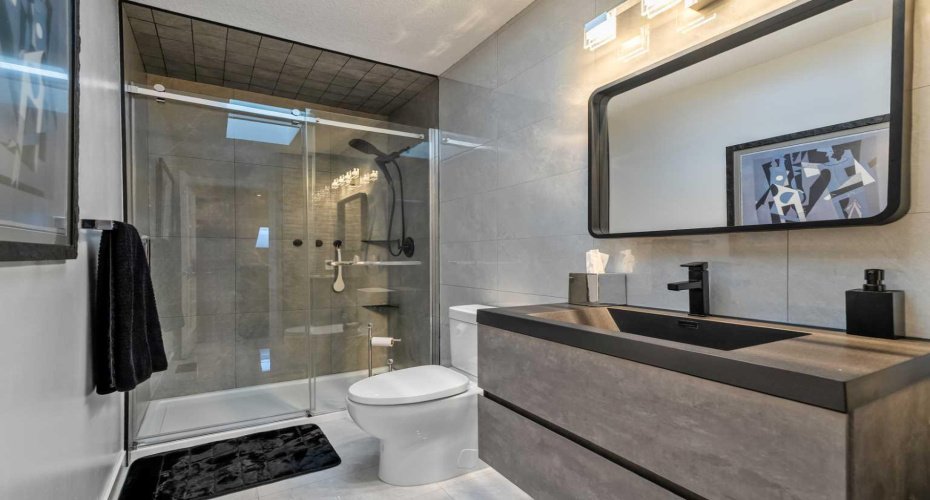 Upstairs Bathroom
