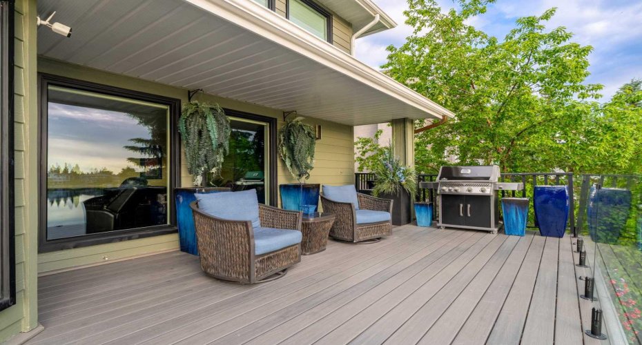 Lakefront Living