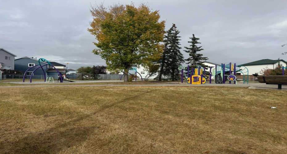 141 Saratoga Close, Calgary, Alberta T1Y 7A1, 3 Bedroom Bedrooms, 0 ,2 BathroomBathrooms,Residential,For Sale,Saratoga,0,A2325534