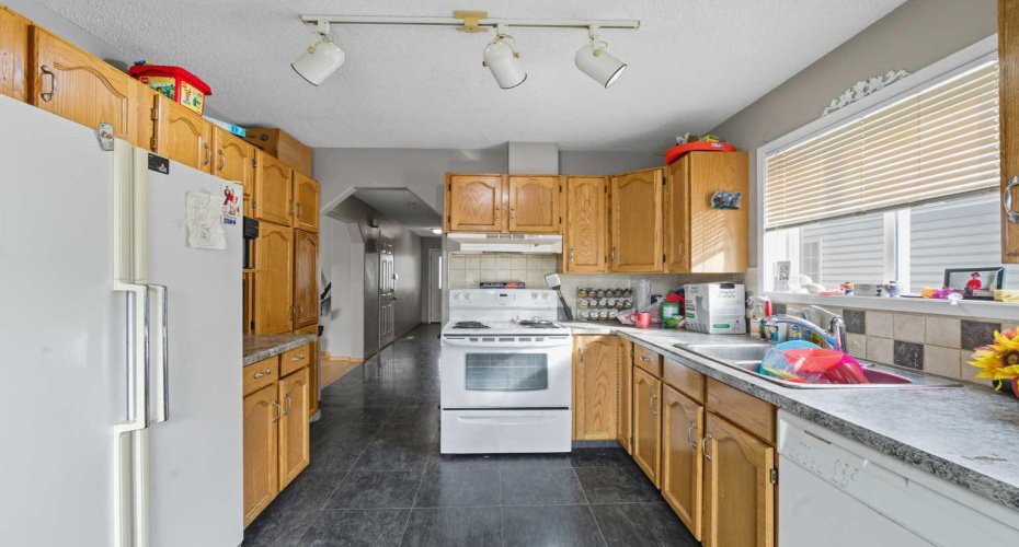 141 Saratoga Close, Calgary, Alberta T1Y 7A1, 3 Bedroom Bedrooms, 0 ,2 BathroomBathrooms,Residential,For Sale,Saratoga,0,A2325534