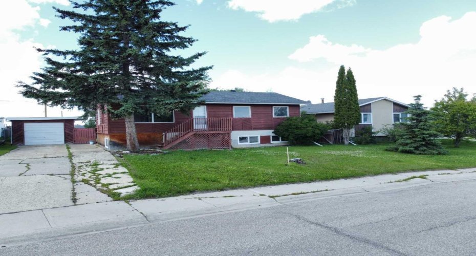 410 7 Street, Fox Creek, Alberta t0h1p0, 6 Bedroom Bedrooms, 0 ,2 BathroomBathrooms,Residential,For Sale,7,0,A2325573