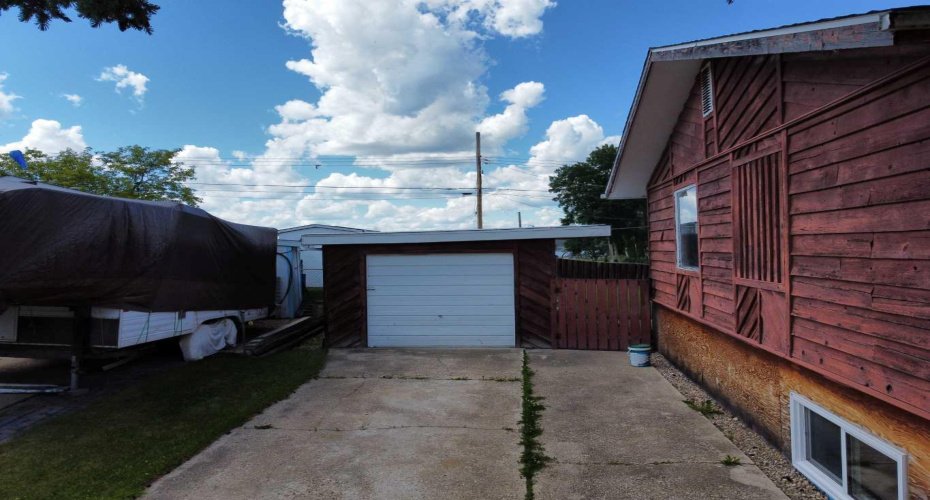 410 7 Street, Fox Creek, Alberta t0h1p0, 6 Bedroom Bedrooms, 0 ,2 BathroomBathrooms,Residential,For Sale,7,0,A2325573