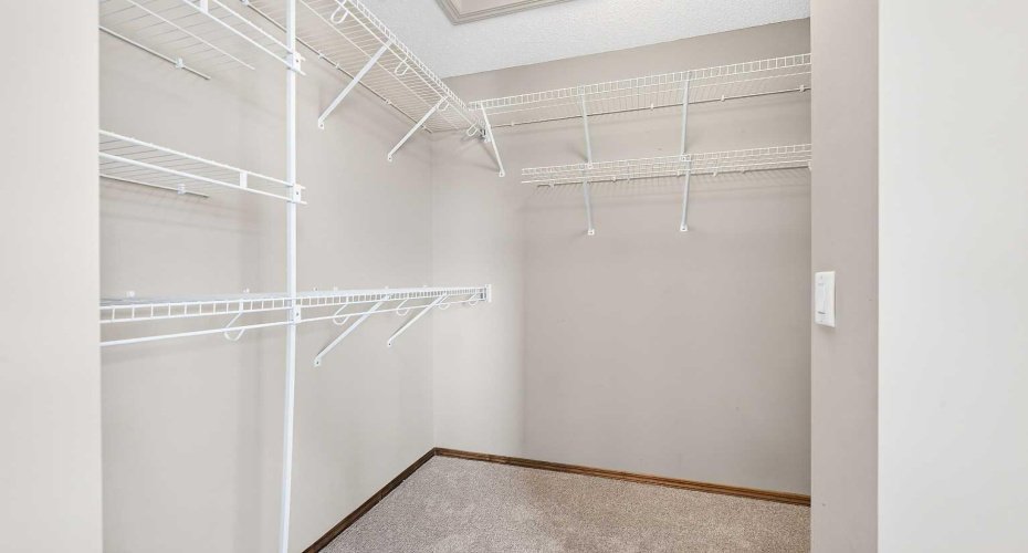 Walk-in Closet
