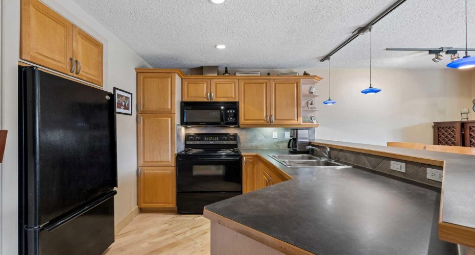 712 4 Street, Calgary, Alberta T2E 3S8, 1 Bedroom Bedrooms, 0 ,1 BathroomBathrooms,Residential,For Sale,4,0,A2326543