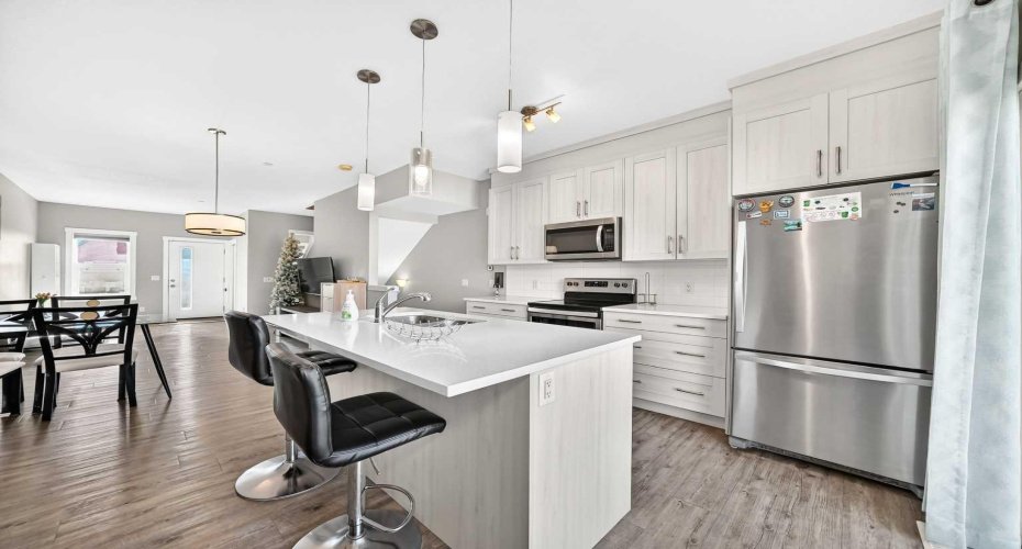 193 Livingston Common, Calgary, Alberta T3P 1K1, 2 Bedroom Bedrooms, 0 ,3 BathroomBathrooms,Residential,For Sale,Livingston,0,A2326647