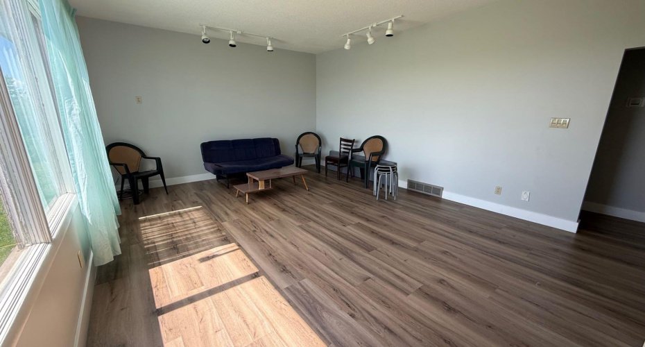 171076 9 Highway, Rural Starland County, Alberta T0J0T0, 4 Bedroom Bedrooms, 0 ,2 BathroomBathrooms,Residential,For Sale,9,0,A2326770