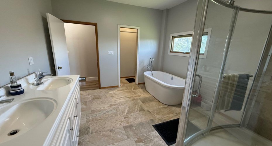 171076 9 Highway, Rural Starland County, Alberta T0J0T0, 4 Bedroom Bedrooms, 0 ,2 BathroomBathrooms,Residential,For Sale,9,0,A2326770