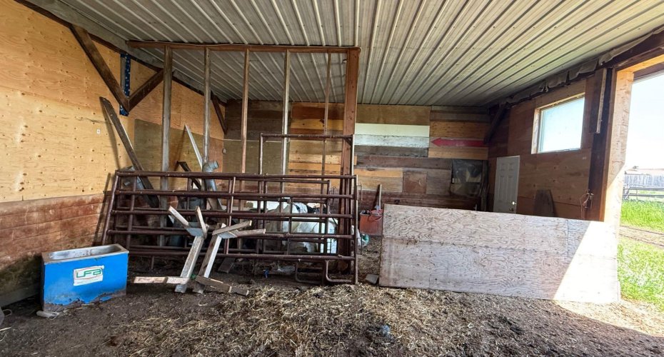 171076 9 Highway, Rural Starland County, Alberta T0J0T0, 4 Bedroom Bedrooms, 0 ,2 BathroomBathrooms,Residential,For Sale,9,0,A2326770