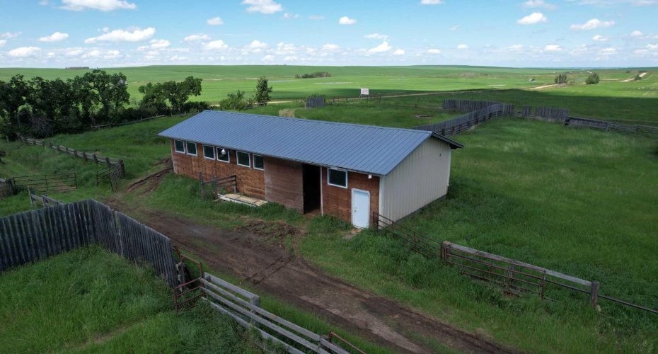 171076 9 Highway, Rural Starland County, Alberta T0J0T0, 4 Bedroom Bedrooms, 0 ,2 BathroomBathrooms,Residential,For Sale,9,0,A2326770