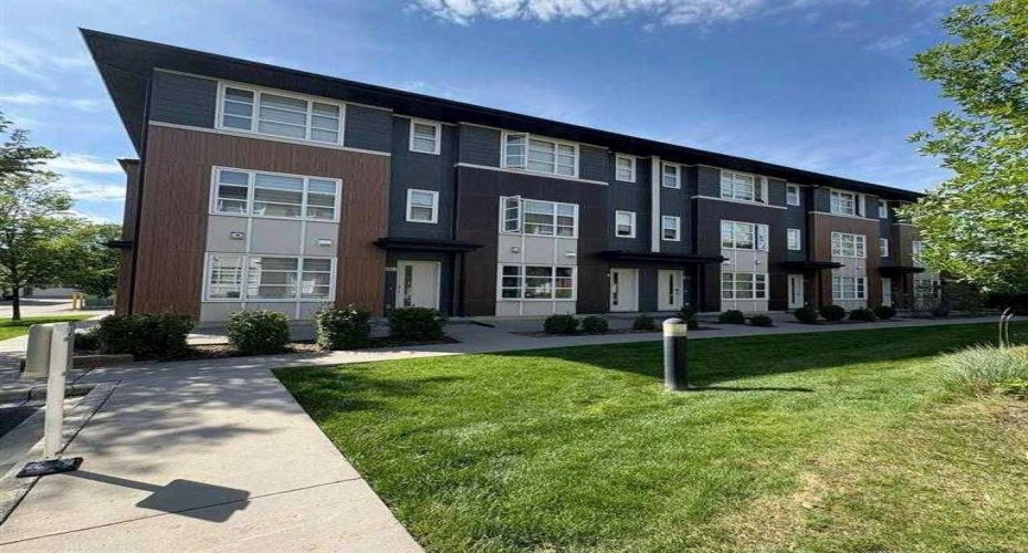 202 EVANSRIDGE Park, Calgary, Alberta T3P0N7, 3 Bedroom Bedrooms, 0 ,3 BathroomBathrooms,Residential,For Sale,EVANSRIDGE,0,A2326772