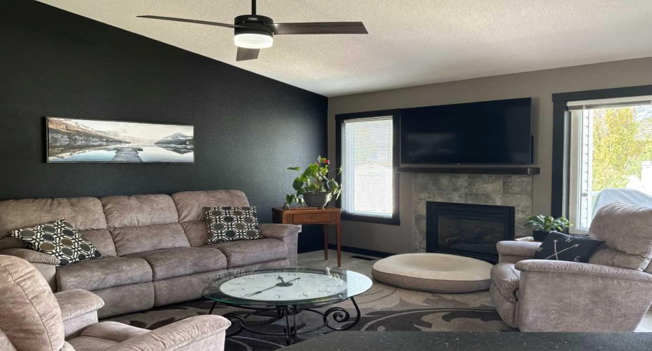 310B Edgewood Close, Camrose, Alberta T4V4P9, 3 Bedroom Bedrooms, 0 ,2 BathroomBathrooms,Residential,For Sale,Edgewood,0,A2326775